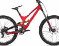 2015: Aufgehübscht: 650B-Räder, cleaner Look, schlanker Hinterbau, klare Linien, asymmetrischer Sitzdom. Die Optik sagt: ready to race!