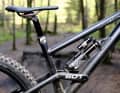 Liteville 601: Big thing: 33 millimetre thick down tube, setback head matched to the frame geo and creamy function. The Eightpins seatpost sets standards.
