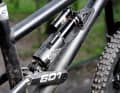 Liteville 601: Zukunftsbeule: Die Delle im Rahmen ermöglicht den Einbau eines RockShox-Deluxe-Metric-Dämpfers.
