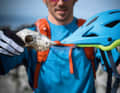 What does this picture want to tell us? That enduro helmets have copied their design from half-rotten goat skulls? Or that you're in danger of this if you don't have that on?

