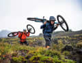 When these guys shoulder their bikes, riding is no longer an option: René Wildhaber (left) and Matt Hunter. René ("Racing is Life!") with clipless pedals, Matt ("Freeride forever!") on flats.
