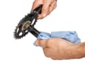 2 Cleaning: Once the crank has been removed, it should also be given some care. Dirt often collects on the axle, the toothing and the sliding surfaces. Normally a clean cloth is sufficient, hard dirt can be dissolved with multi-oil. Don't forget to clean the spacers, washers and contact points on the bottom bracket.