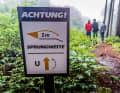 Für die Parkline im Black-Mountain-Bikepark waren wir mit 130 Millimetern Federweg etwas untermotorisiert. Auf der Flow- und Jumpline in Elstra hatten wir dennoch Spaß. Die Warnschilder vor den großen Sprüngen zeigen aber, mit wie viel Liebe der Park nördlich von Dresden betrieben wird.

  