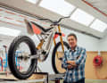 Fatbike, DH-Maschine, Motorrad? Egger schert sich nicht um Grenzen.