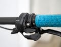 Shimano shifting centre: In Syncro-Shift mode, the front derailleur and shifters are operated with just one lever. The mechanical buttons work well, but became a little stiff over time.