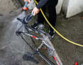 1. cleaning: In winter, washing your bike after riding is particularly important. To remove the salt from the road from all angles, it is best to turn the bike upside down from time to time. If the gear cables are exposed on the underside of the frame, they are particularly susceptible to corrosion. Of course, a steam cleaner is also taboo in winter. A sponge and water will suffice.