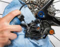 5 Lubricate moving parts: Once the bike has dried off after cleaning, moving parts such as the rear derailleur, shifters or front derailleur will be particularly happy to receive a portion of penetrating oil. Simply spray the oil over a large area and wipe off the residue with a cloth. This way, corrosion has no chance. ATTENTION: Never oil brakes and brake discs!
