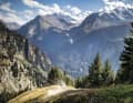 The clouds of dust are deceptive. The sandy trail is soft in places, but offers surprisingly good grip in the hairpin bends.
