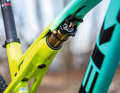 Trek Supercaliber 9.9 XX1: Der lange Dämpfer mit 36er-Standrohr ist eine Spezialanfertigung von Fox und bietet gerade mal 30 Millimeter Hub.