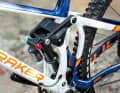 The rear suspension is very sensitive but rather firm, providing fast riders with sufficient feedback, counter-pressure and bottom-out protection. However, you should not expect a comfort suspension.