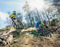 Parkeinsatz: Um unseren Testkandidaten ordentlich auf den Zahn zu fühlen, ging es auf die Freeride- und Downhill-Strecke im Bikepark Geißkopf. Die Touren-Tauglichkeit wurde im Münchner Umland getestet.