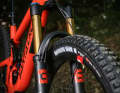 The Minion tyres from Maxxis and the fat Fox 36 keep the Hightower on track even when things get fast and rough.