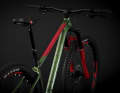 Gaudy looks, wide handlebars, long dropper post. With the Big Trail, Merida wants to offer trail handling at a low price.
