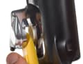 After bleeding, it is advisable to clean the brake pistons. To do this, remove the spreader block. Use a sturdy tyre lever to press against one of the two pistons and actuate the brake lever until the free-standing piston has moved about two millimetres out of the calliper. If you push the piston out too far, it may fall out of the housing.
