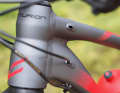 Shift cables are integrated in the frame. A telescopic seat post can be retrofitted.