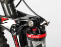 Centurion: Trotz filigraner Lenker-Fernbedienung und exponierter Lage überlebte das DT-Swiss-Dämpfer-Lockout das komplette Cape Epic. Und das ohne Service!