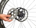 2. now the 40 or 42 sprocket, depending on which model you have chosen, is slid onto the freewheel body first. This is followed by the other sprockets. Pay attention to the correct sequence when assembling. The cassette is then secured again with the cassette end ring with a torque of 40 Newton metres.