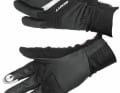 SCOTT GLOVES WINTER LONG FINGER

www.scott-sports.com, 59,95 Euro

 Once your fingers are cold, the fun on the bike is quickly over. Minimally lined and equipped with a windstopper, the Scott gloves keep you warm and still feel almost like normal bike gloves on the handlebars. Nice details: long cuff and touch screen fingers.
