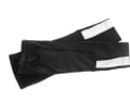 RAPHA KNEE WARMERS

www.rapha.cc, 50 Euro

 Bei Kälte verhärtet nicht nur Reifengummi, auch der Gelenkknorpel wird zäh. In den kühlen Morgenstunden schützen Knielinge und Armlinge (45 Euro, nicht im Bild) optimal vor Kälte und sind, wenn dann die Sonne über den Horizont gekrochen kommt, schnell ausgezogen und in der Trikottasche verstaut.