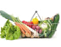 Vegetables instead of fruit: A study by the University of California shows that fructose has a similarly negative effect as household sugar. So if you want to lose weight, you should cover your vitamin and fibre requirements with more vegetables. A guideline for everyday life: For every 400 grams of vegetables, there are about 100 grams of fruit.
