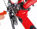 The H-screw (for high) limits the operating radius of the front derailleur to the outside. If the chain is on the large chainring and the smallest sprocket, it must run just past the outer guide plate without dragging. The front derailleur must not move any further outwards when further pressure is applied to the shift lever, thus dropping the chain.