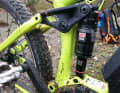 It responds well, is well protected from mud from the rear wheel thanks to its position and bobs a little when pedalling: the rear triangle of the Trek Superfly+ FS.