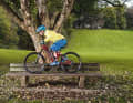 3. select options

 Many people lose speed by pulling the tail. This is why the wheelie drop (see p. 84) is a proven option for getting off the bank safely. If you still have enough speed, you can use the normal drop technique (see next step).