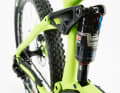 The Full Floater rear suspension works effectively and responds sensitively. It only bobs minimally when pedalling out of the saddle.