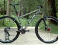 Skyde hat neben dem 29-Zoll-Hardtail (Foto) auch ein Hardtail in 27,5 Zoll im Programm. Beide sind für den Aufbau mit Federgabel konstruiert und komplett in Europa gefertigt. Darauf ist man bei Skyde besonders stolz.