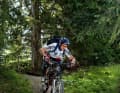 Be ready: Bend your arms, hips and knees (centre of gravity downwards), position the cranks horizontally - this is how you enter steep passages (1 and 2).