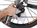1. SWITCHING

Spray all joints on the front derailleur and rear derailleur with a little multi-purpose oil. CAUTION: Always make sure that no oil gets onto the disc brake. Wipe off any excess oil to prevent dirt from sticking.