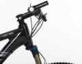 5. align bar ends: To ensure the straightest possible wrist, you should not set bar ends too steeply. Use the incline of the stem as a guide. TIP Screw grips make working on the cockpit much easier. When retrofitting, make sure you use this quick, twist-proof attachment.