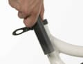 1. it is important that the seat post remains far enough in the frame. Otherwise the frame and seat post could be damaged. Hold the seat post next to the frame; the seat post must reach at least as far as the lower edge of the top tube. Mark the distance with your thumb.