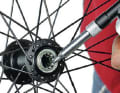 Grease bearings in the hub and headset: Bearing greases are pressure-resistant and have a higher viscosity, meaning they adhere more tenaciously. Open headsets and conical bearing hubs are lubricated. This also includes historic open bottom brackets. Ball-bearing rear triangles also require a grease pack if they are not sealed.