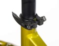 Grease the seat post: Greases that adhere tenaciously and are difficult to displace are used here. Assembly paste is the product of choice, especially for carbon seatposts. Clean the seat post regularly, otherwise you will rub out the seat tube, as dirt and grease form a nice abrasive bond.