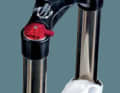 The "XC 700" has a levelling system. You can lower the fork by up to four centimetres using the rotary wheel on the left fork leg.
