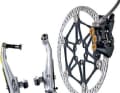 DISC OR V-BRAKE

More than a question of conscience: the disc brake is clearly superior to the V-brake. Disc brakes score particularly well in terms of modulation. However, if you are afraid of the expensive conversion (after all, you usually also need a new set of wheels) or want to squeeze the last gram out of your bike, opt for V-brakes.