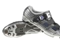 SHOES

With the "SH-M 300", Shimano offers a fully customisable shoe that is hot-moulded to the foot - goodbye pressure points. Tip: If you need more arch support, you should insert a suitable insole before customising. Info: www.paul-lange.de