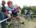 STANDARD SITUATION 1: DEALING WITH SETBACKS

The problem: You have not achieved a goal (e.g. due to bad luck with equipment, poor form on the day, poor nutrition, giving up in the race).

The attempted solution: Analyse the competition as objectively and impartially as possible:

"What was the reason for the failure? Why did the defect occur? Why didn't the form fit?" Don't dwell on the mishap, but accept bad luck for what it is: bad luck. "The chain is broken, full stop!" Make plans for how you can avoid this situation next time. "I can do this and that so that it doesn't happen to me again". Look at such experiences from a long-term perspective, as a means to an end: every mishap is a building block on the way to your goal. "The moment you realise what went wrong, you have the chance to do it differently next time," says Petra Müssig, "It's a matter of practice. Even in everyday life, take mishaps as an opportunity to learn something from them. Practise dealing constructively with yourself and take responsibility for yourself. Don't put the blame on others. Tell yourself: "I don't make mistakes, I gain experience!". Of course a flat tyre in the race is annoying, but you then have a choice: you can get angry or stay calm (the technical term for this is "attitude choice"). The latter will get you further on your way.