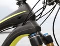 The cables disappear inside the frame in the angular carbon head tube of the BH Lynx 4.8.