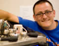 Mike Sinyard (56), boss and founder of Specialized, is serious about this. So serious that he makes fitness a recruitment criterion for new employees. Jan Talavasek knows this too. The German engineer was responsible for engineering at Votec when Mike Sinyard called him personally and invited him to a recruitment interview in Silicon Valley. "It's really important to him that you sit well on the bike. That's part of his company philosophy."

Sinyard has always been about cycling, he has always subordinated his life to this passion. After graduating from university in 1972, he travelled all over California. "I was never really good at selling myself. So I had to make sure I did my own thing." Sinyard collected scrap bikes, refurbished them and sold them as best he could. Cycling was also the reason why he sold his old VW bus in 1974. It was all he had at the time, but the sale brought him 1,500 dollars. And with that, the 23-year-old financed a bike trip across Europe. Of course, Sinyard had no idea at the time that this 1,500 dollars would set the course for the rest of his life and perhaps also for the entire sport of biking: "For me, that was adventure capital, not venture capital," says Sinyard.