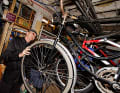 Gary liebt alte Räder. Im Keller der American Cyclery, dem ältesten Radladen der Stadt.