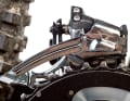 The distance between the lower edge of the outer guide plate and the teeth of the large chainring should be 1-3 millimetres (too large in the picture).