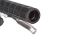 Single-sided screw grips such as the Specialized Grappler (19.95 euros) create space on the handlebars. The grip is stiff enough that the handlebars can easily be widened by about one centimetre. This creates space in the centre of the handlebar and may save you having to buy new handlebars.