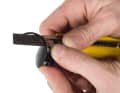 Lateral position
Mount the brake lever so far inwards that you can comfortably reach the outside of the lever with your index finger. The current brakes require little effort so that even long descents are possible without tiring the brake finger.