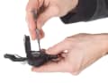 Free conversion
All you need for the conversion is a small Phillips screwdriver. Use it to unscrew the two screws that secure the gear indicator. An additional cover is clipped in below the gear indicator. Simply remove and refasten with one of the two screws - done.