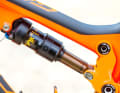 Fox Plus fork at the front and Fox DPS Float shock ensure harmonious suspension.