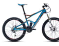 Jekyll 3 is the top model in the aluminium series. The chassis is a few hundred grams heavier than carbon, the equipment is at Shimano XT level. The handling shouldn't change much compared to the more expensive models, but you will have to do without a dropper post. The second aluminium model, the Jekyll 4 for 2499 euros, is poorly equipped and also lacks the level control on the fork.
