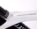 Instead of a flexing 27.2 mm seatpost, the Ghost Lector has a voluminous 31.6 mm seatpost. This makes it easy to retrofit a dropper post.
