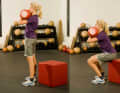 Squats with weights

 Stand up straight. Stand with your feet slightly wider than hip-width apart and your toes pointing slightly outwards. Your gaze is fixed on a point straight ahead of you. The weights are on your shoulders with your thumbs pointing inwards. Now slowly lower your buttocks onto the stool. Push your bum backwards as you do so. When you touch the stool lightly, start the upward movement again.

Make sure you don't have bow legs or knock knees. Never push your knees over your toes. Perform the movement slowly - lower for 3 seconds.

Duration: 3 sets of 15 repetitions, then rest for 30 seconds.